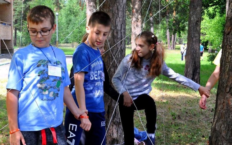 Camp hero. Лагерь герои в Подмосковье. Недетский лагерь герои. Время героев лагерь. Разговор 8ми летних зумеров.